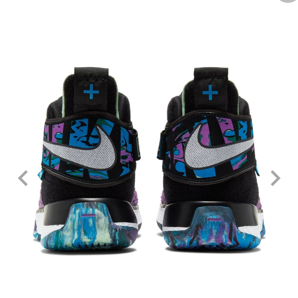 *SOLD*Nike zoom unvrs